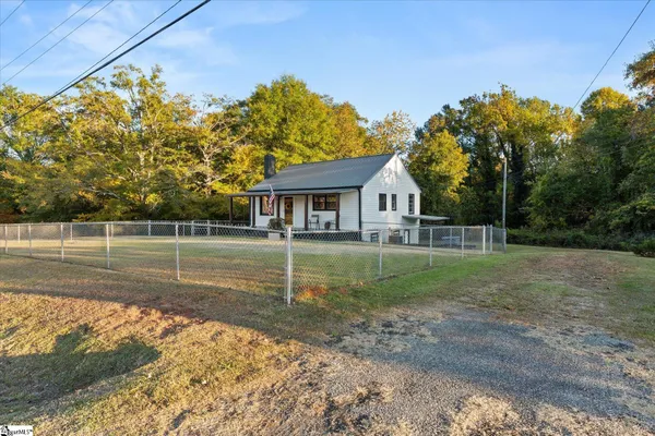 $215,000 | 224 Syphrit Road, Wellford, SC 29385