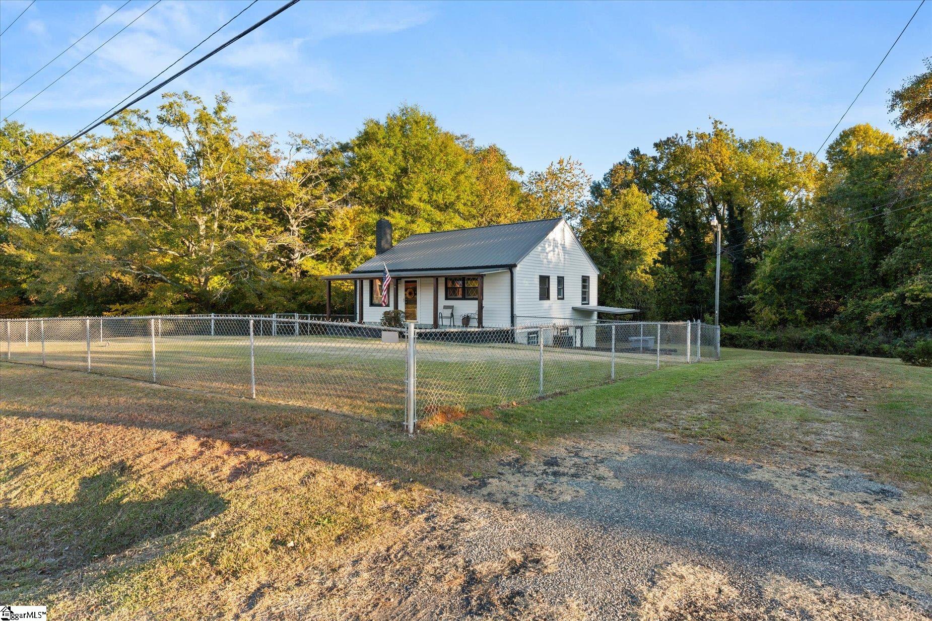 224 Syphrit Road Wellford, SC 29385 - Photo 11 of 44