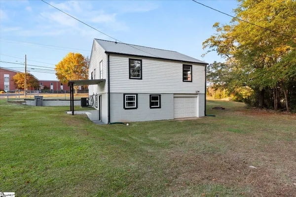 $215,000 | 224 Syphrit Road, Wellford, SC 29385