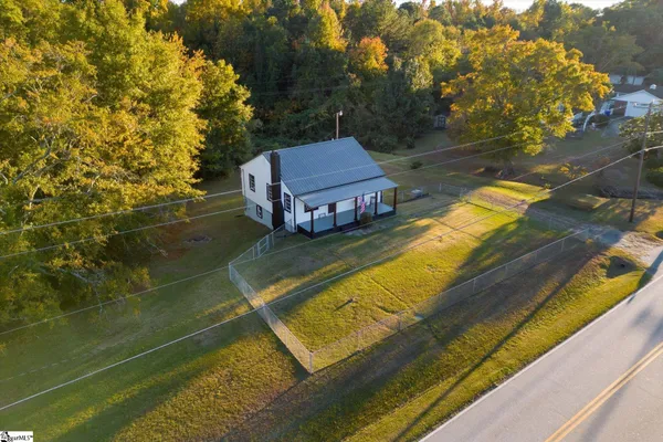 $215,000 | 224 Syphrit Road, Wellford, SC 29385