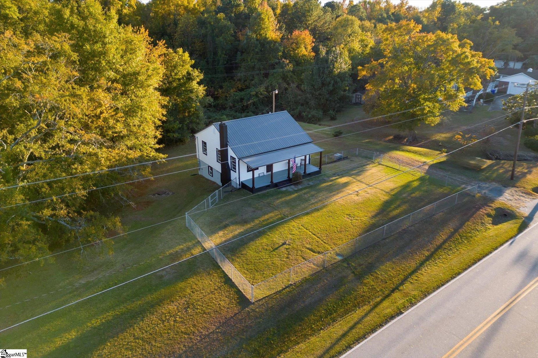 224 Syphrit Road Wellford, SC 29385 - Photo 5 of 44