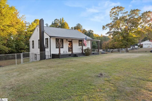 $249,000 | 224 Syphrit Road, Wellford, SC 29385