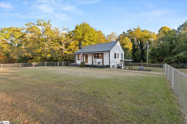 $215,000 | 224 Syphrit Road, Wellford, SC 29385