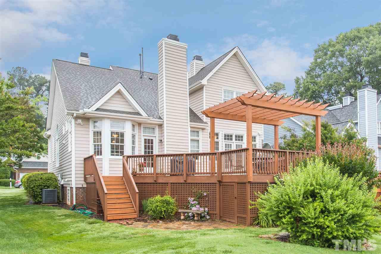 10121 Goodview Court Raleigh, NC 27613 - Photo 5 of 30 a front view of a house with garden