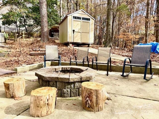 2133 Manawa Lane Fort Mill, SC 29708 - Photo 33 of 35 a backyard of a house with table and chairs