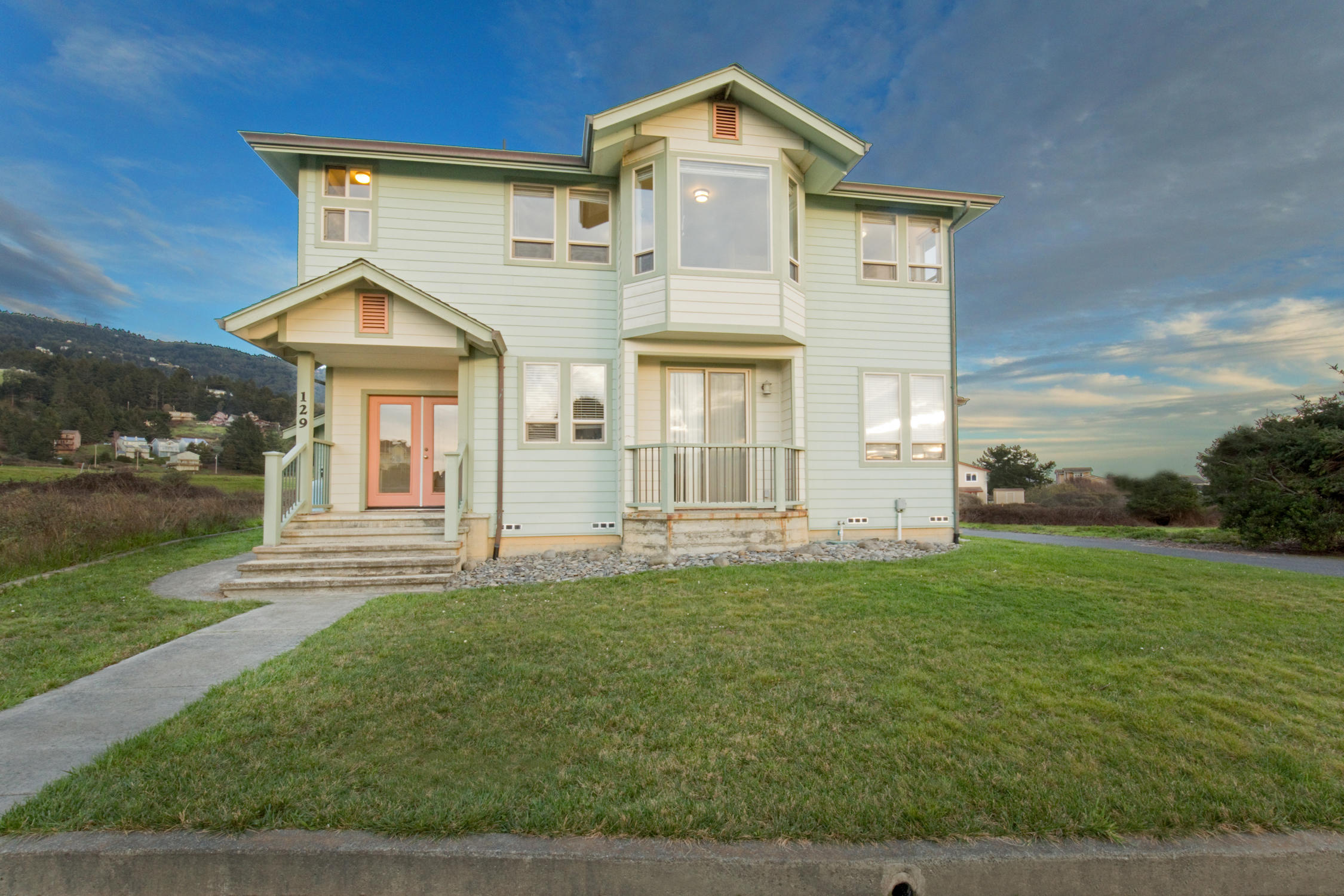 129 Neptune Road Whitethorn, CA 95589 - Photo 9 of 17