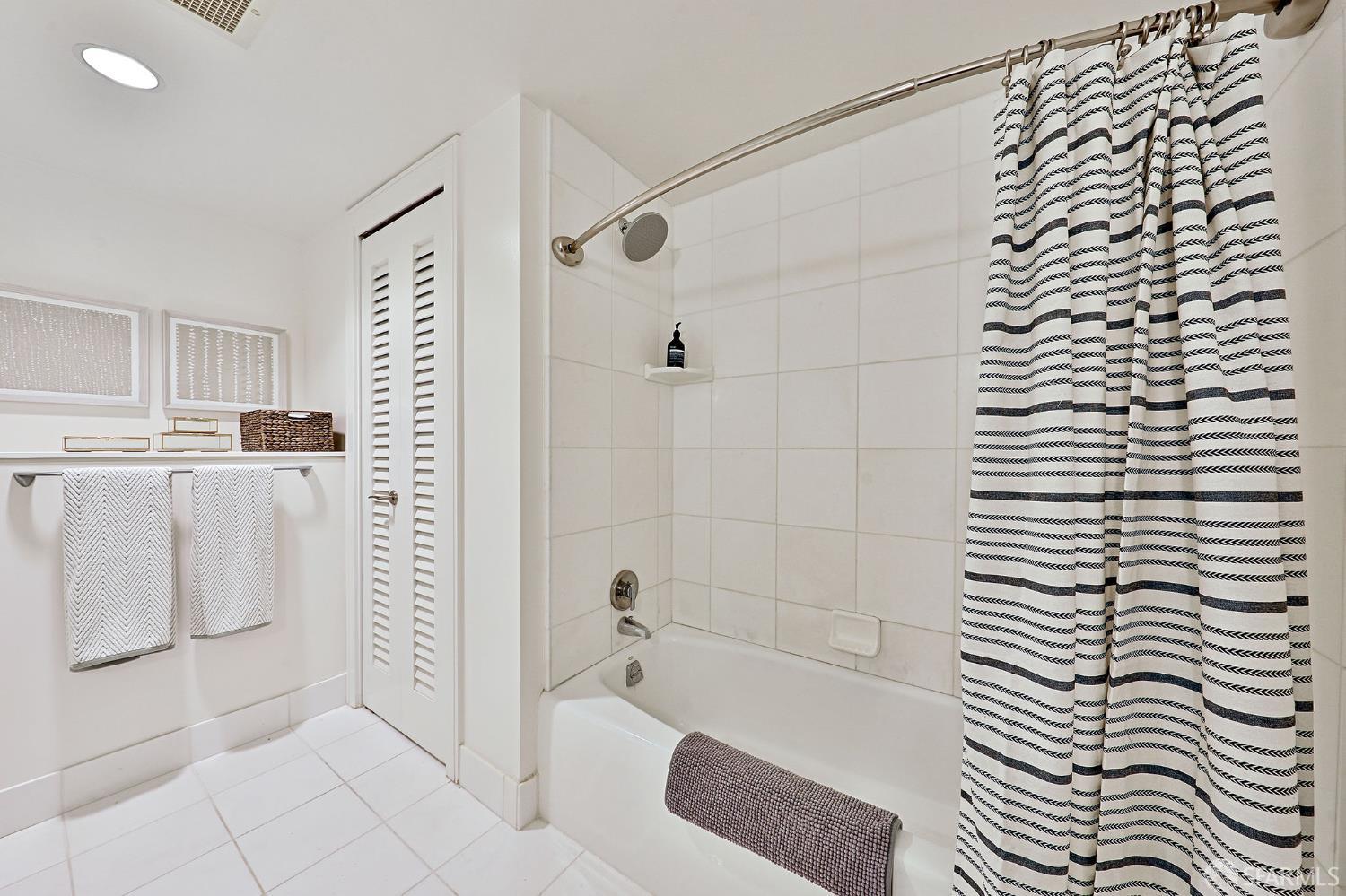 229 Brannan Street, Unit 12C San Francisco, CA 94107 - Photo 28 of 57 a bathroom with a bathtub and a shower