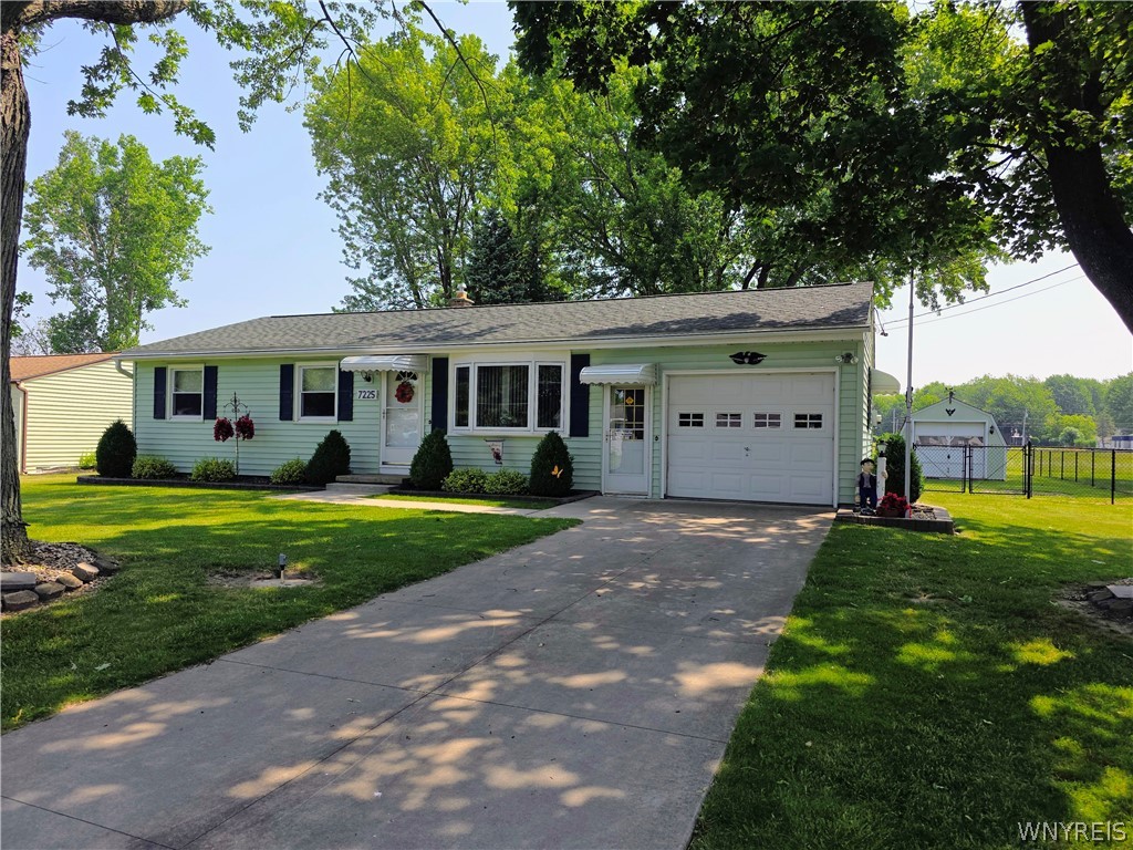 7225 Norman Road Wheatfield, NY 14120 - Photo 1 of 34