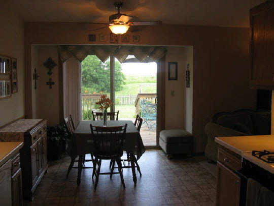 995 South Trainer Road Rockford, IL 61108 - Photo 4 of 7 a dining room with furniture and wooden floor