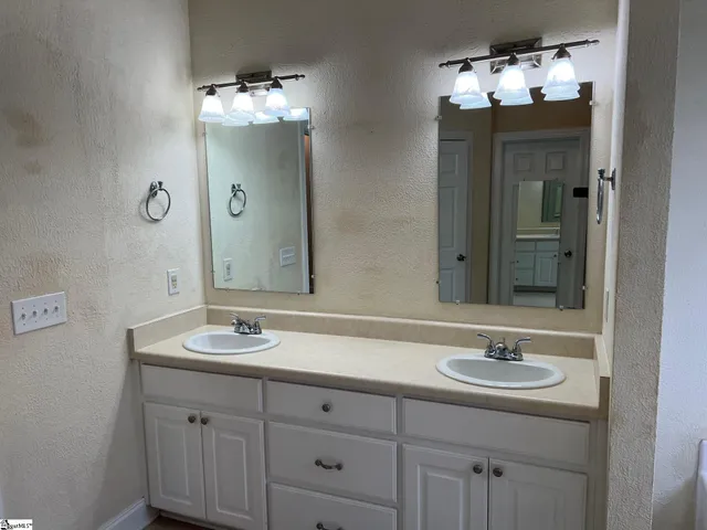 $2,600 | 3965 North Highway 101, Greer, SC 29651