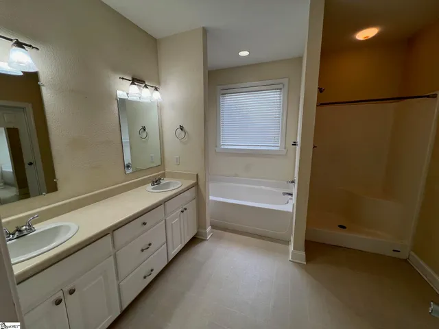 $2,600 | 3965 North Highway 101, Greer, SC 29651