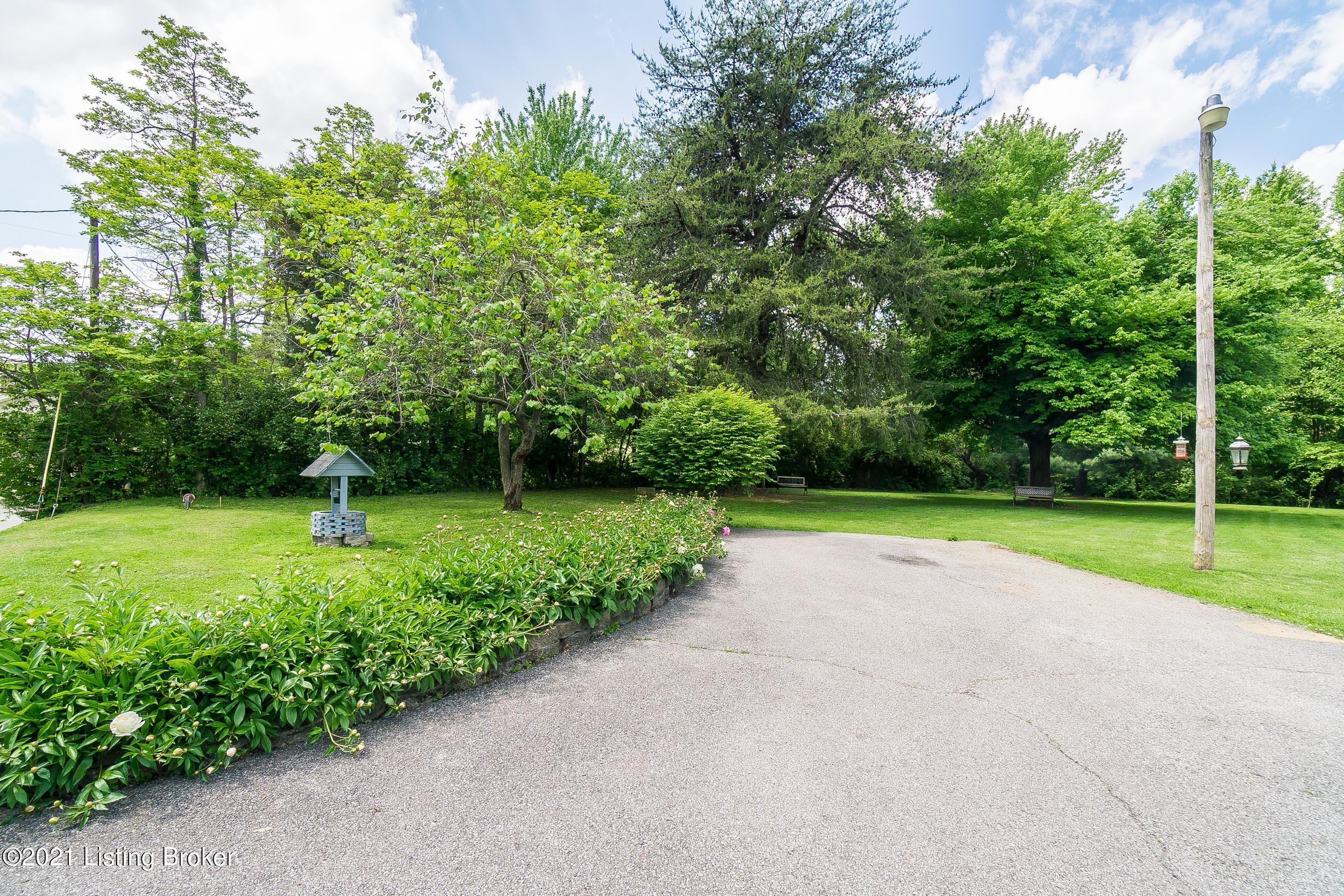 10701 Barricks Road Louisville, KY 40229 - Photo 62 of 70 10701 Barricks Dr-27