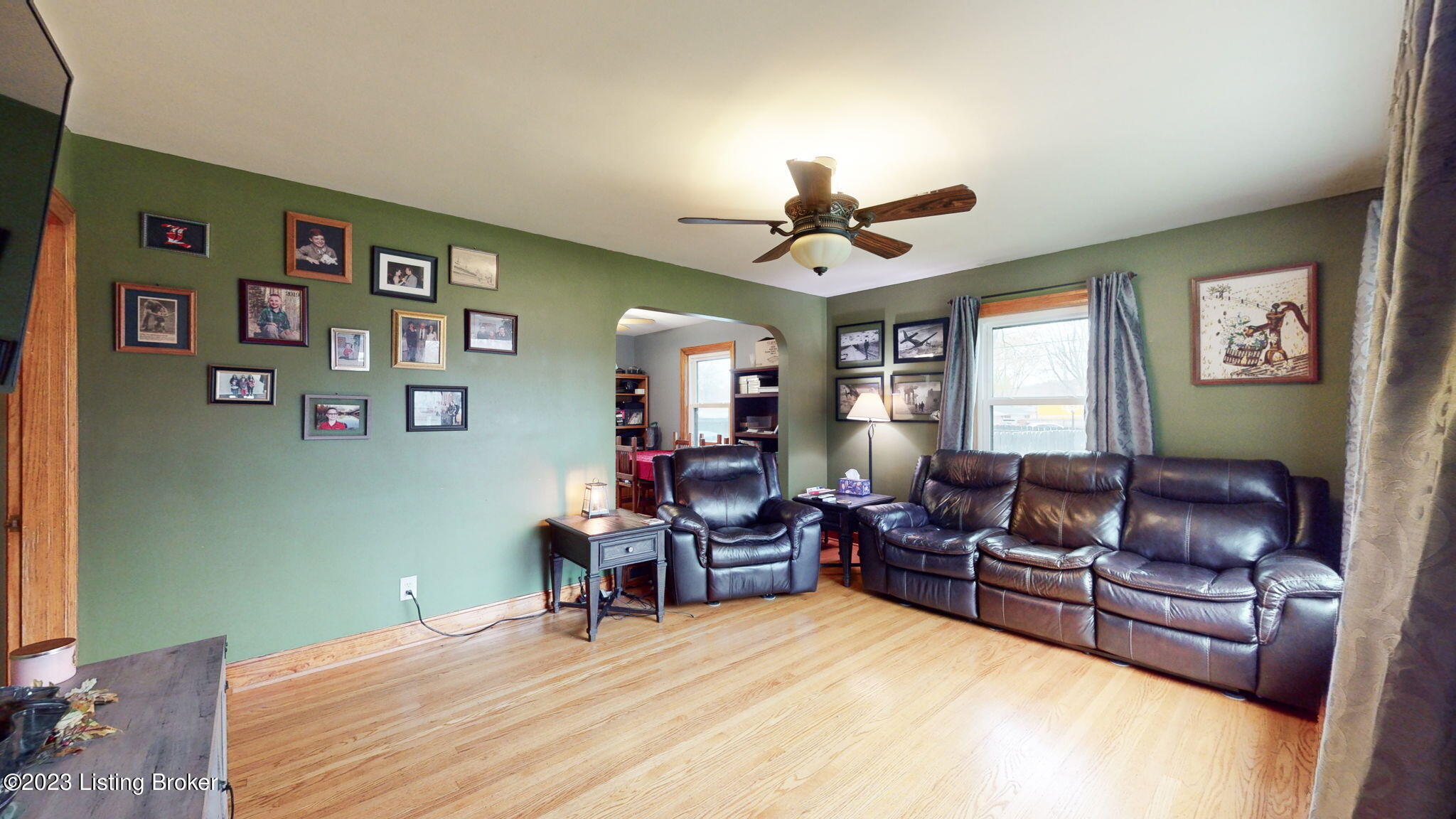 5199 Maryman Road Louisville, KY 40258 - Photo 6 of 46 ENTRY AT LIVING ROOM