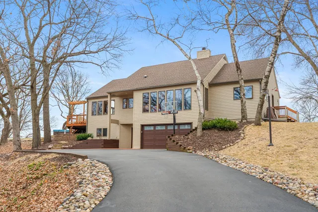 $650,000 | 8440 Delaney Circle East, Inver Grove Heights, MN 55076