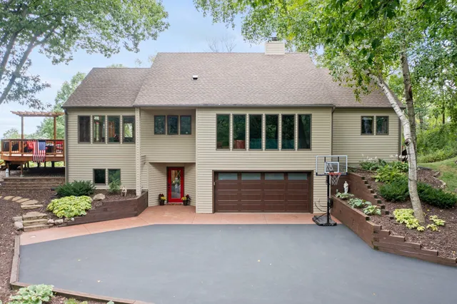 $650,000 | 8440 Delaney Circle East, Inver Grove Heights, MN 55076