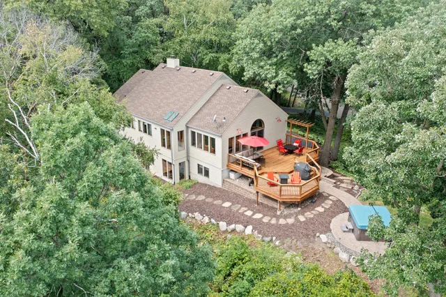 $650,000 | 8440 Delaney Circle East, Inver Grove Heights, MN 55076