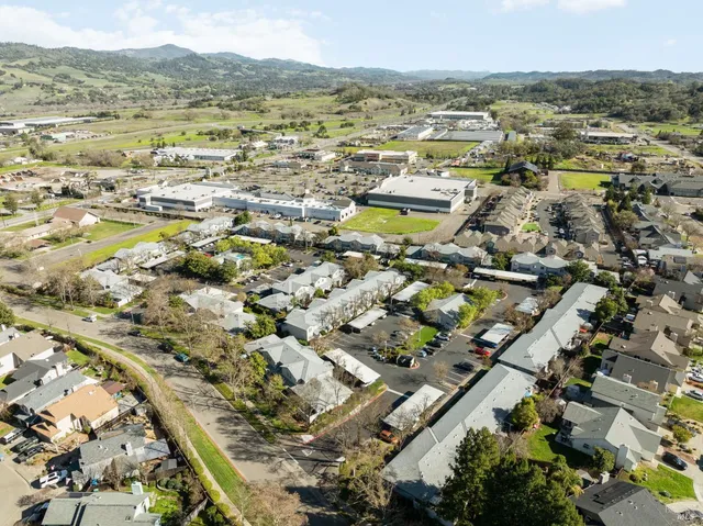 $362,000 | 213 Elbridge Avenue, Unit E, Cloverdale, CA 95425