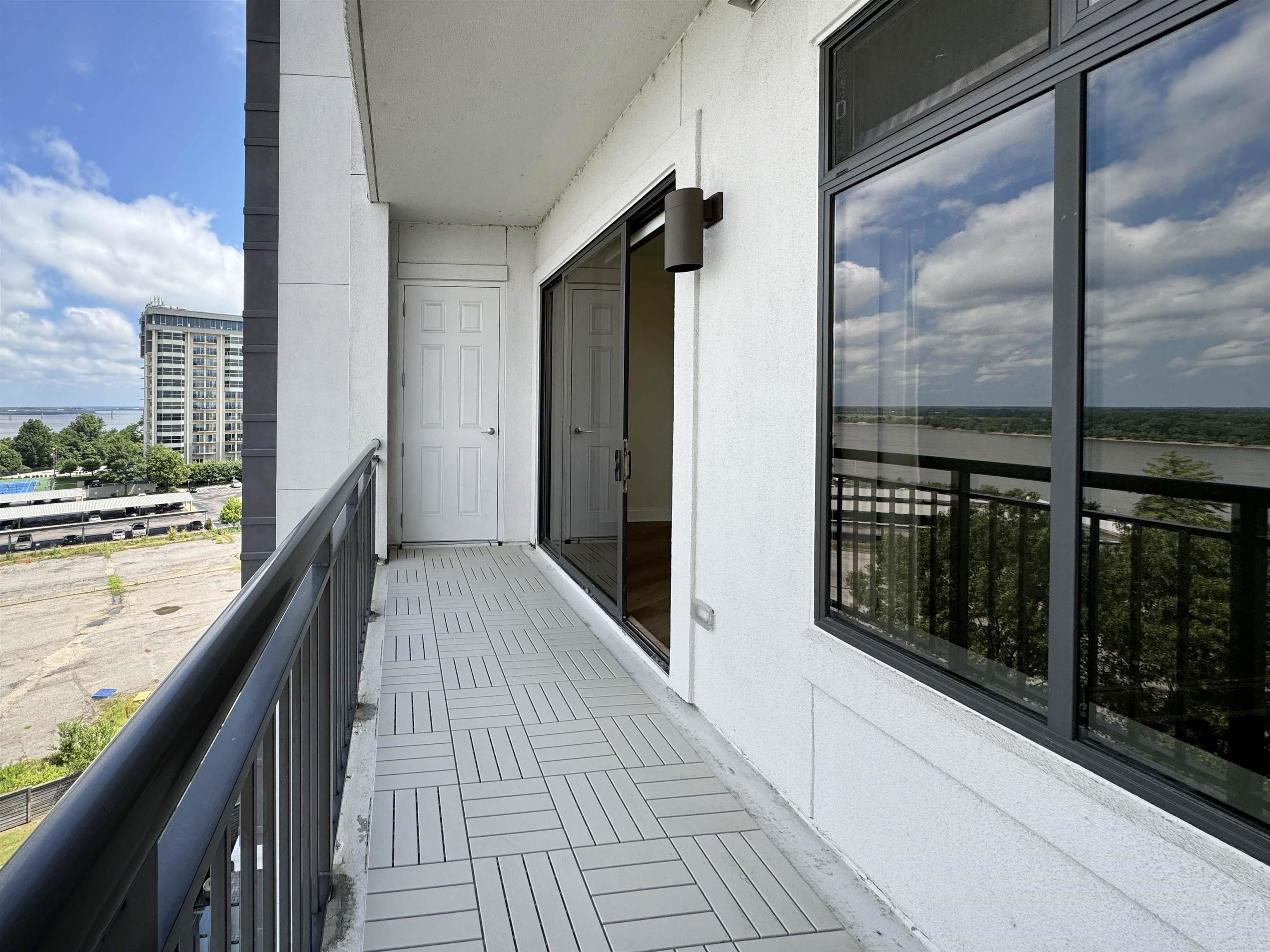 717 Riverside Drive, Unit 707 Memphis, TN 38103 - Photo 29 of 39 View of balcony