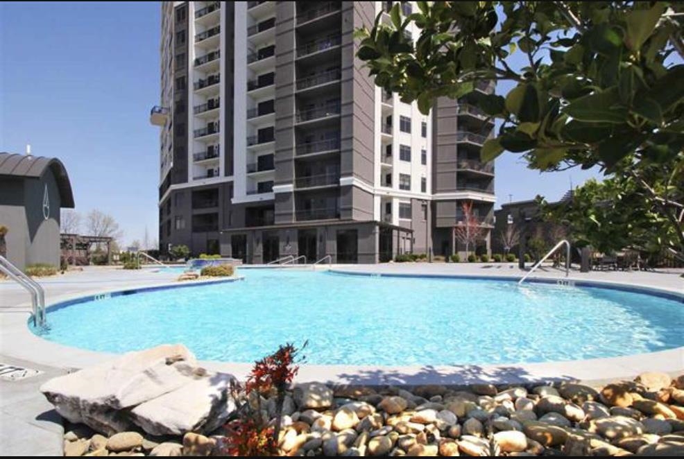 717 Riverside Drive, Unit 707 Memphis, TN 38103 - Photo 38 of 39 View of swimming pool