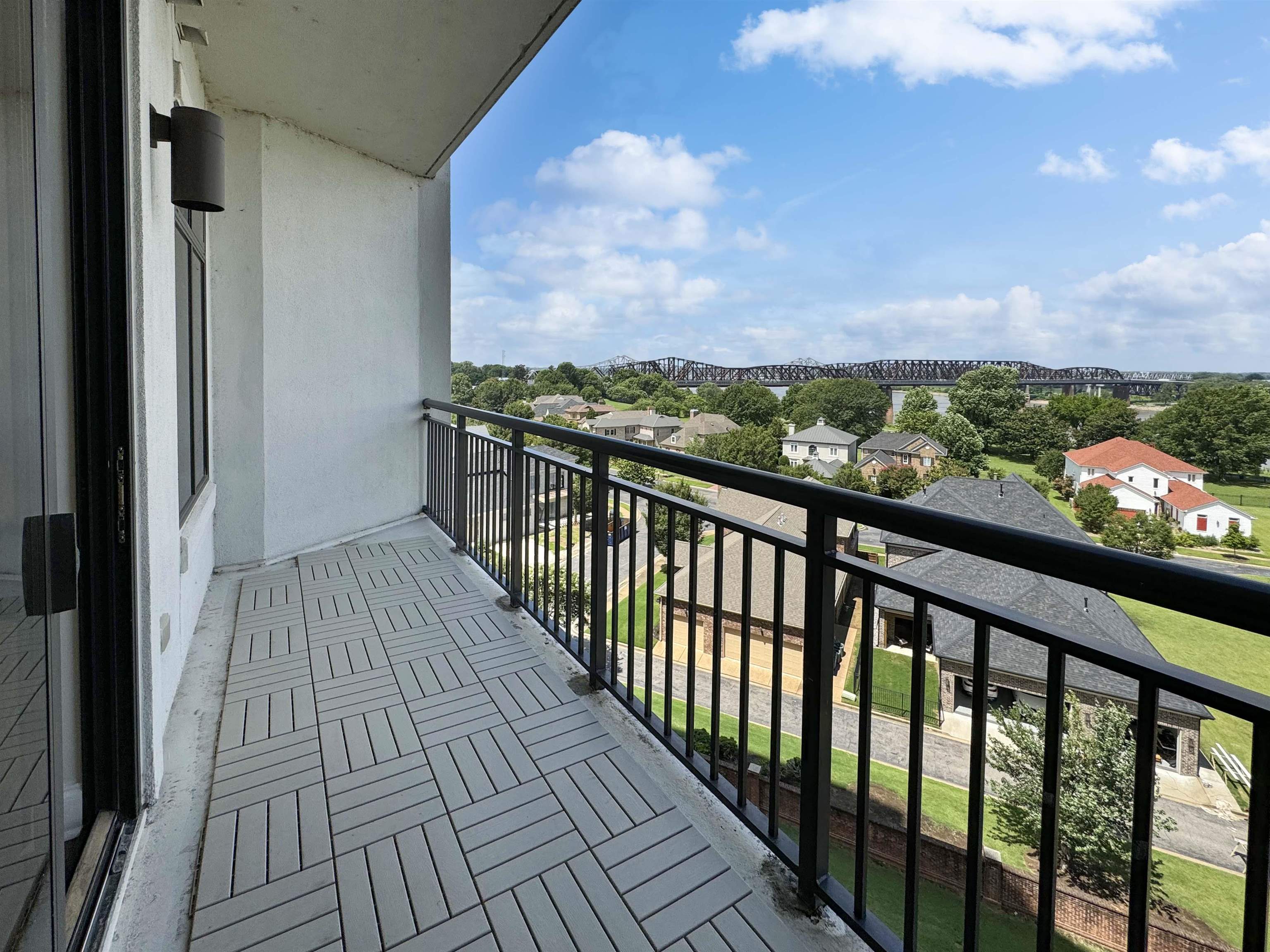 717 Riverside Drive, Unit 707 Memphis, TN 38103 - Photo 4 of 39 View of balcony