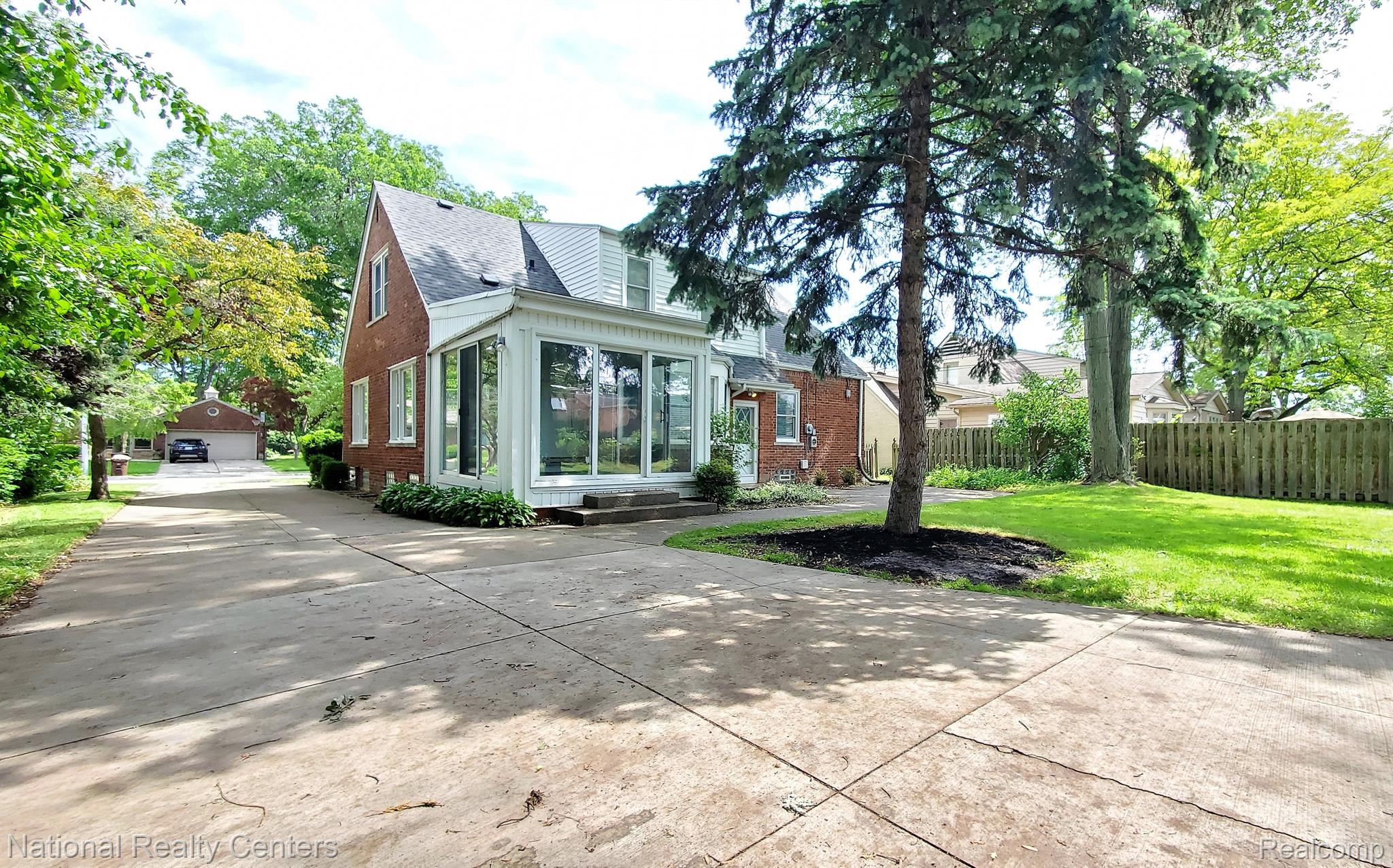 1535 South Renaud Road Grosse Pointe, MI 48236 - Photo 6 of 36 Gallery Image 6