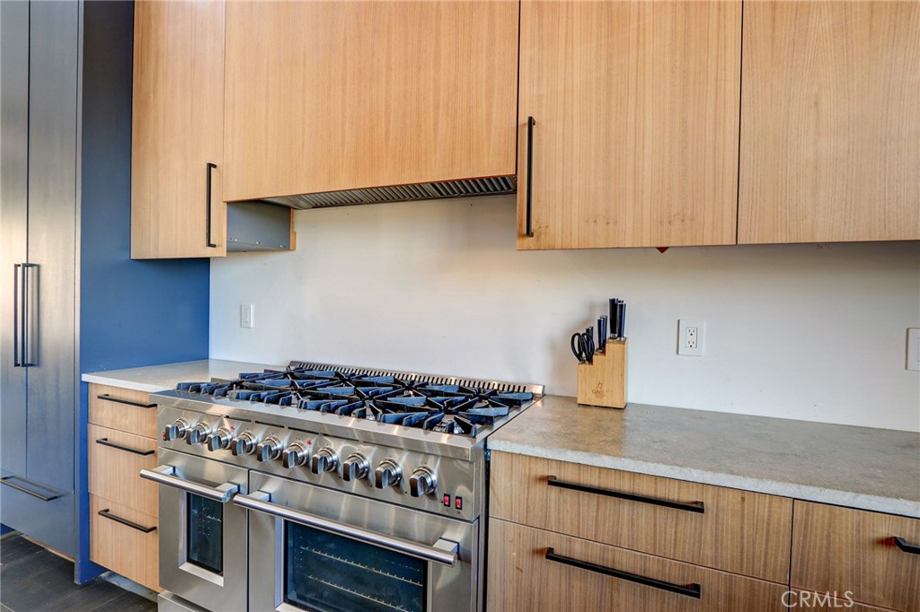 9449 Equestrian Drive Riverside, CA 92503 - Photo 11 of 43