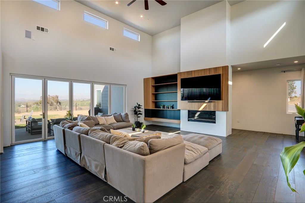 9449 Equestrian Drive Riverside, CA 92503 - Photo 5 of 43
