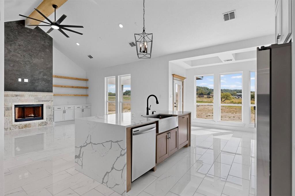 1025 Gonzollas Road Springtown, TX 76082 - Photo 15 of 37