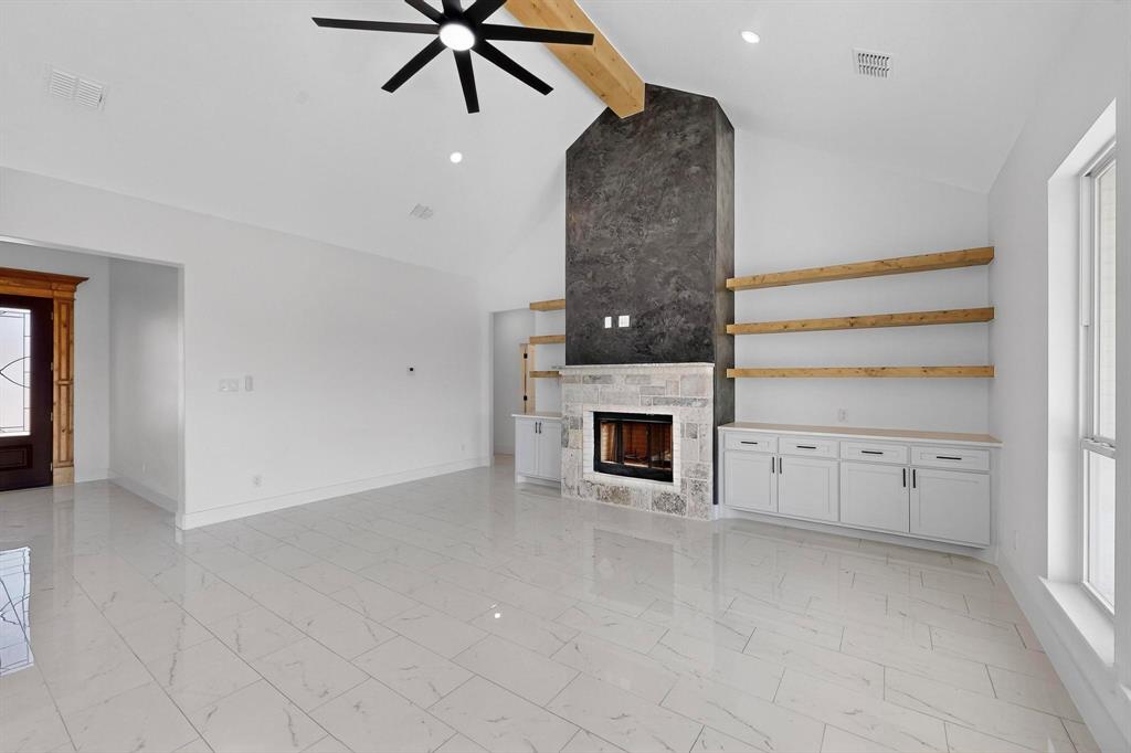 1025 Gonzollas Road Springtown, TX 76082 - Photo 7 of 37