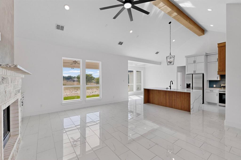 1025 Gonzollas Road Springtown, TX 76082 - Photo 9 of 37