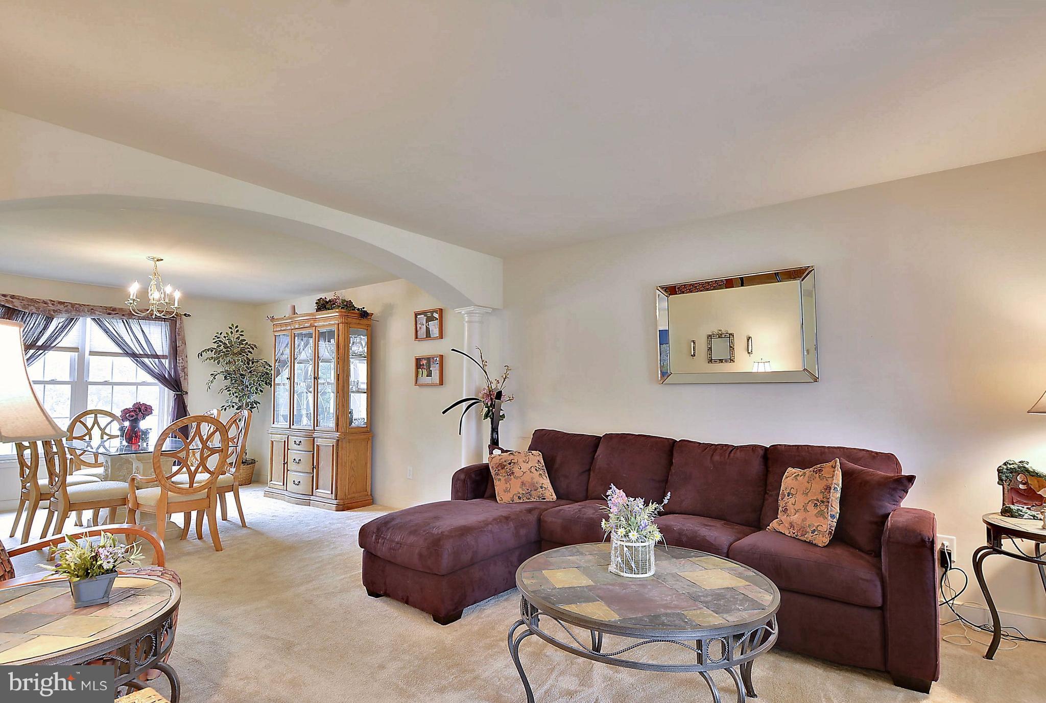 607 Holy Cross Road Baltimore, MD 21225 - Photo 2 of 30 Living Room