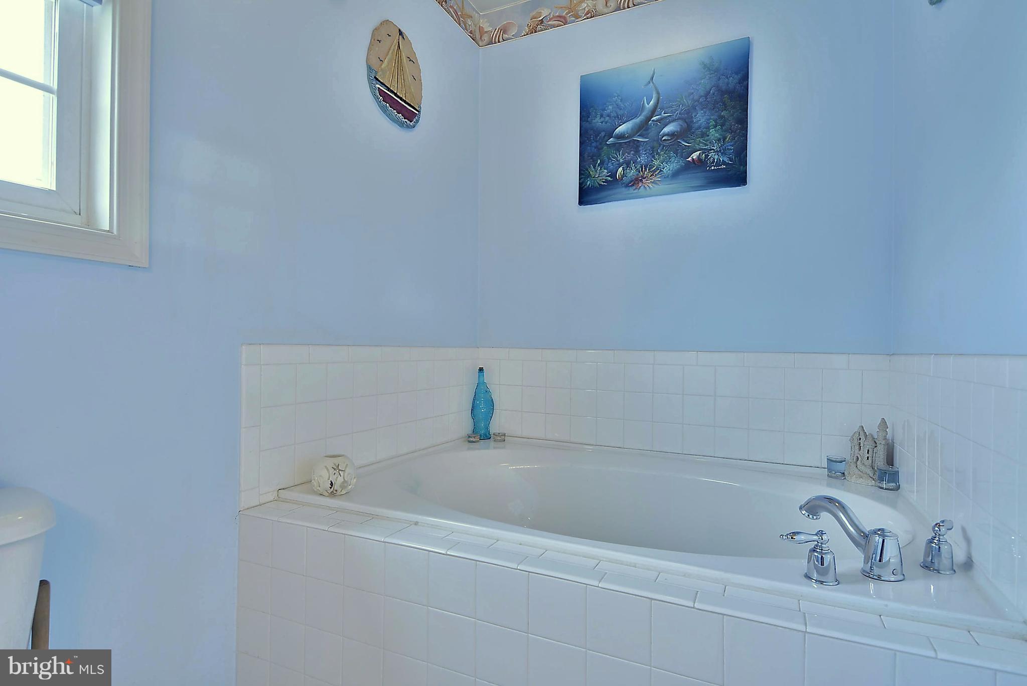 607 Holy Cross Road Baltimore, MD 21225 - Photo 13 of 30 Soaking Tub