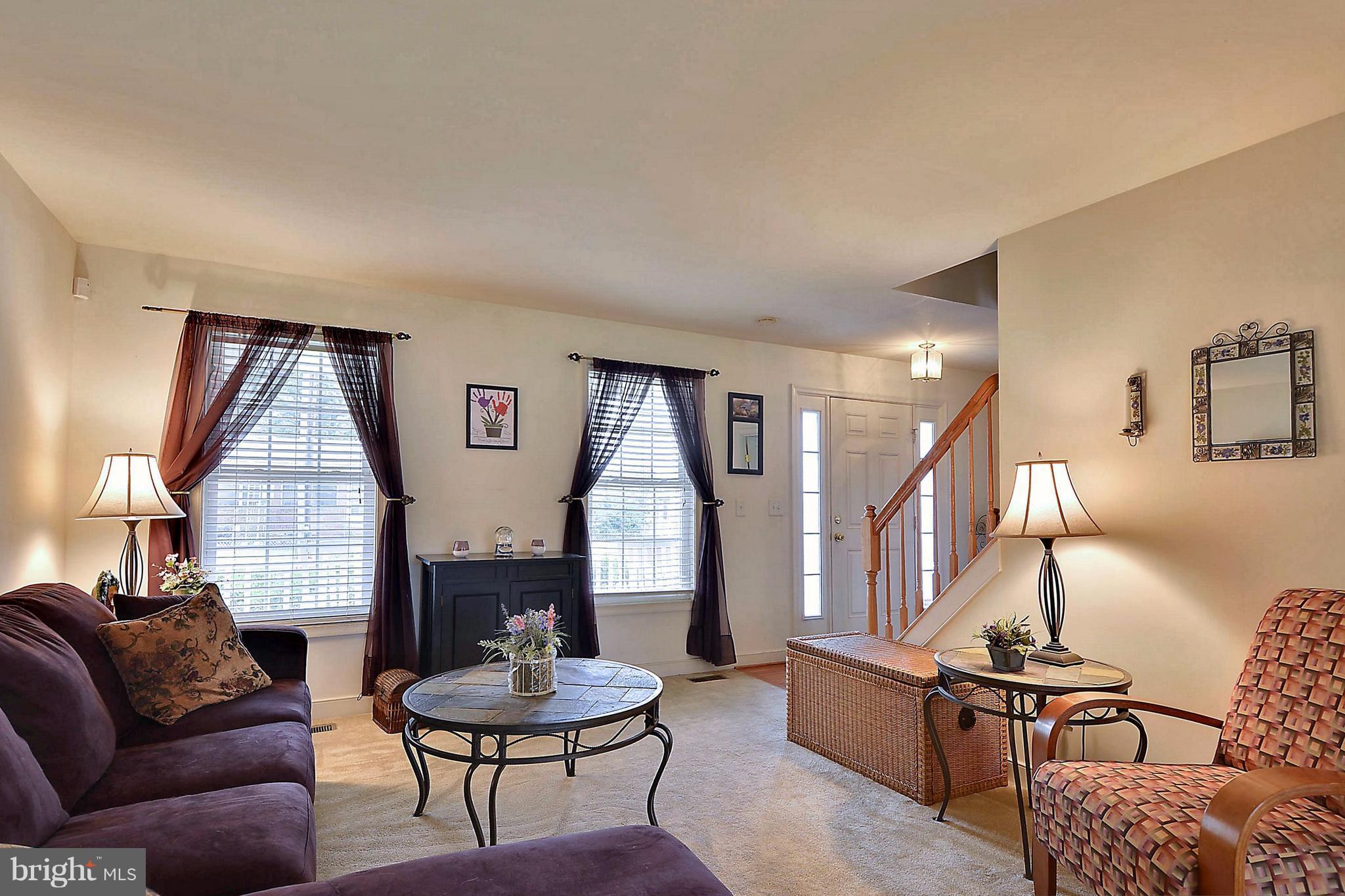 607 Holy Cross Road Baltimore, MD 21225 - Photo 3 of 30 Living Room