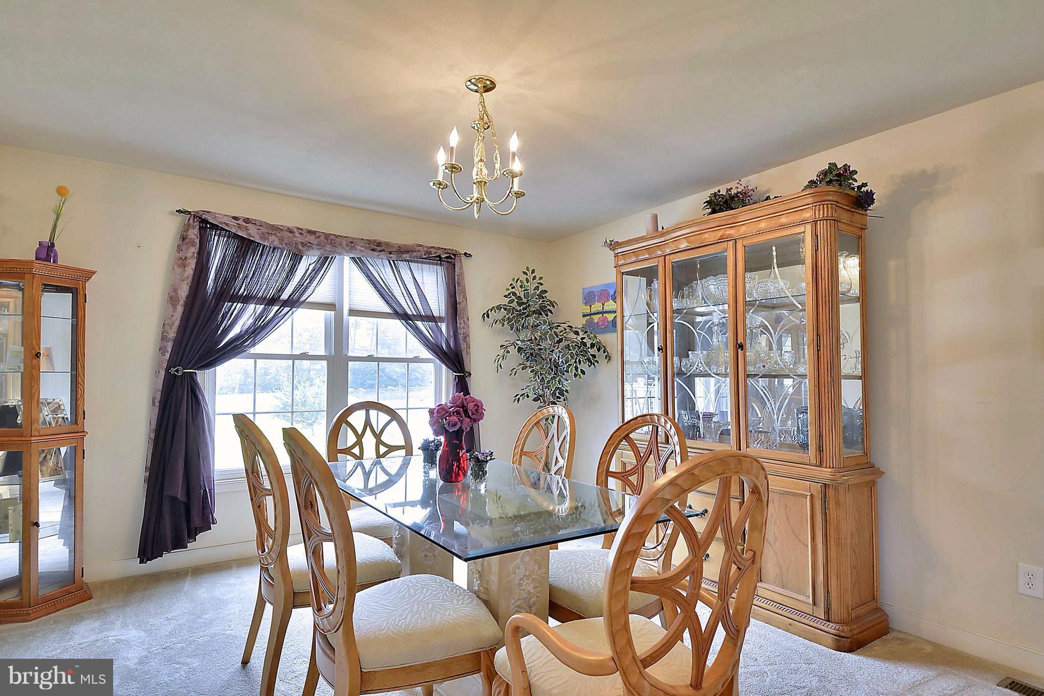 607 Holy Cross Road Baltimore, MD 21225 - Photo 4 of 30 Dining Room