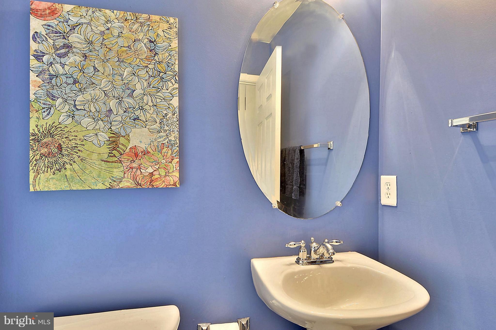 607 Holy Cross Road Baltimore, MD 21225 - Photo 9 of 30 Main Level Powder Room