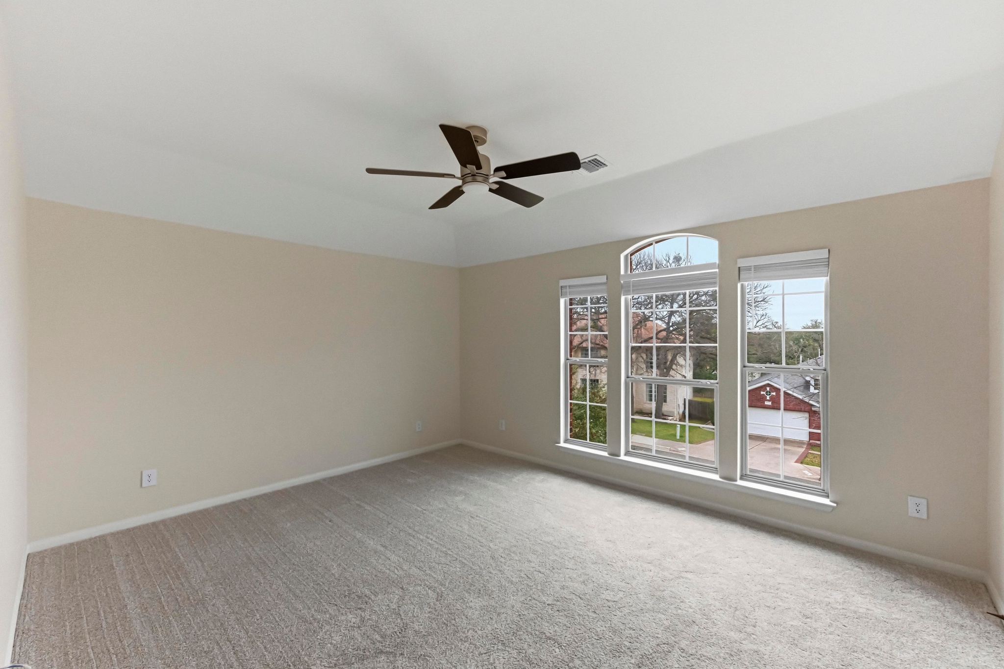 11200 Savin Hill Lane Austin, TX 78739 - Photo 18 of 32 an empty room with windows and ceiling fan