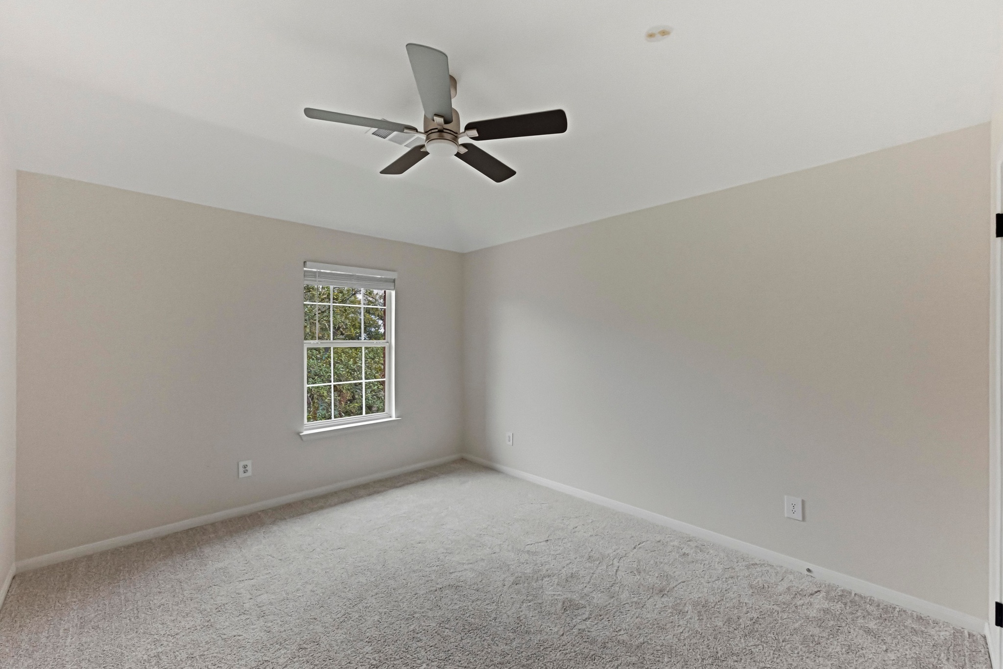 11200 Savin Hill Lane Austin, TX 78739 - Photo 22 of 32 a view of an empty room with a window