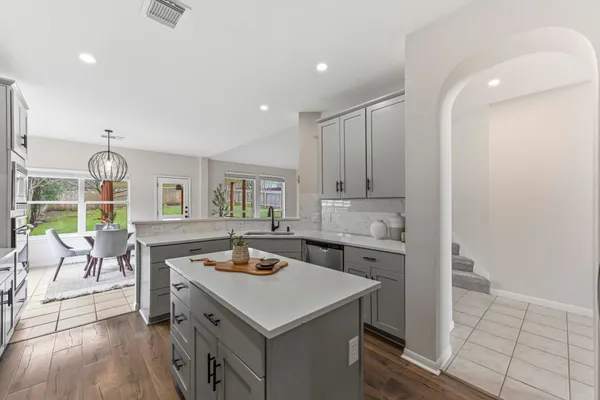 $835,000 | 11200 Savin Hill Lane, Austin, TX 78739