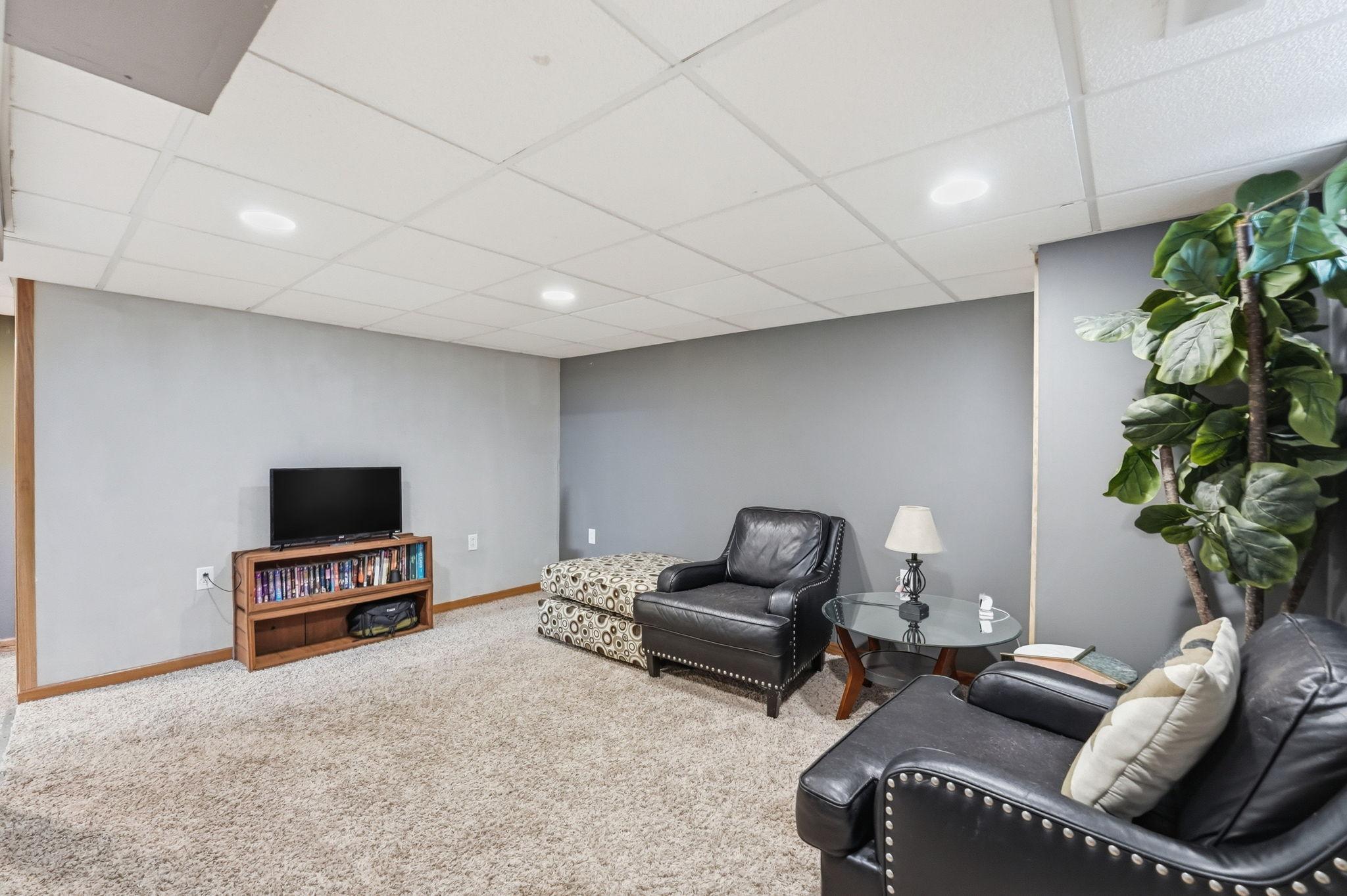 2020 7th Street Southwest Willmar, MN 56201 - Photo 2 of 13