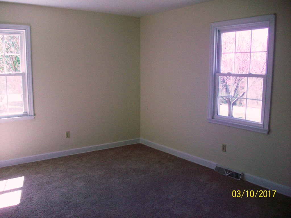 2040 Corinth Drive Seneca, SC 29672 - Photo 4 of 10 This inviting space offers comfort and abundant natural light through its well-placed windows.