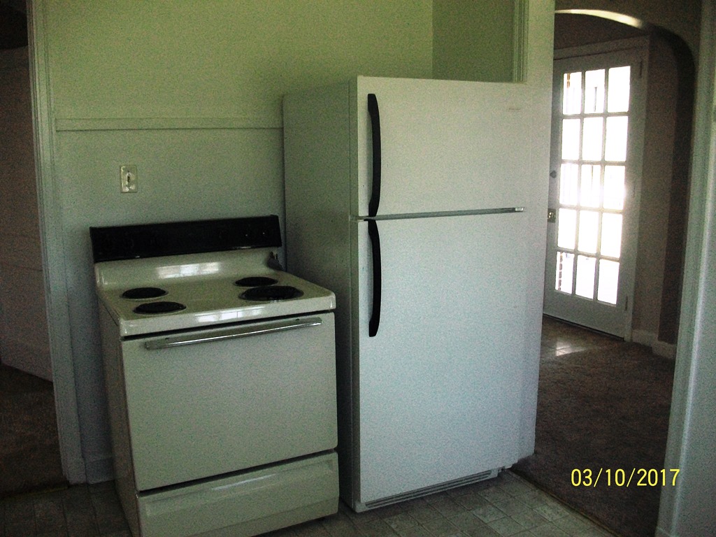 2040 Corinth Drive Seneca, SC 29672 - Photo 8 of 10 This kitchen showcases essential appliances and practical flooring, ready for daily living.
