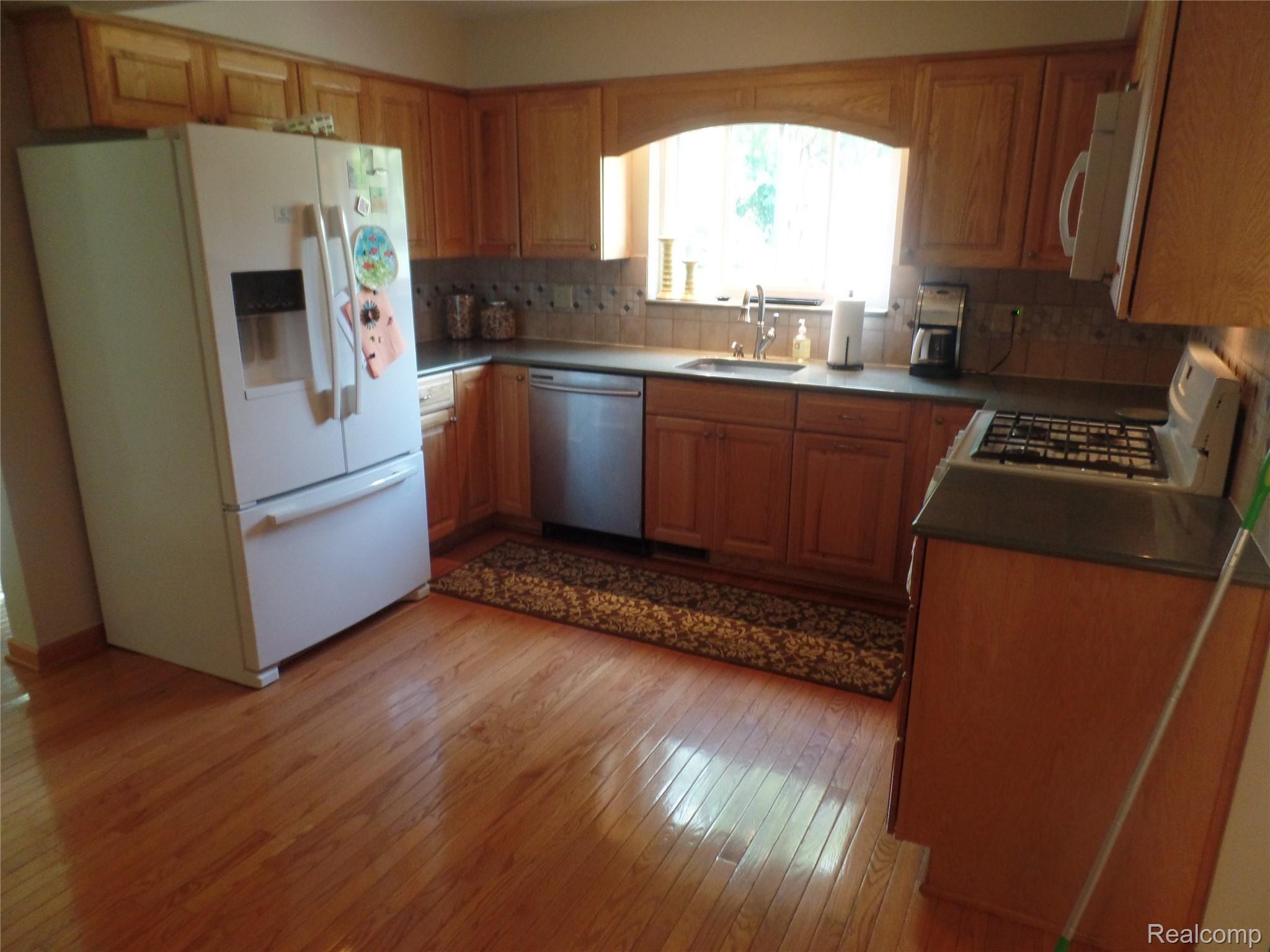 43820 Ascot Road Canton, MI 48187 - Photo 10 of 24 SAM_0553.JPG