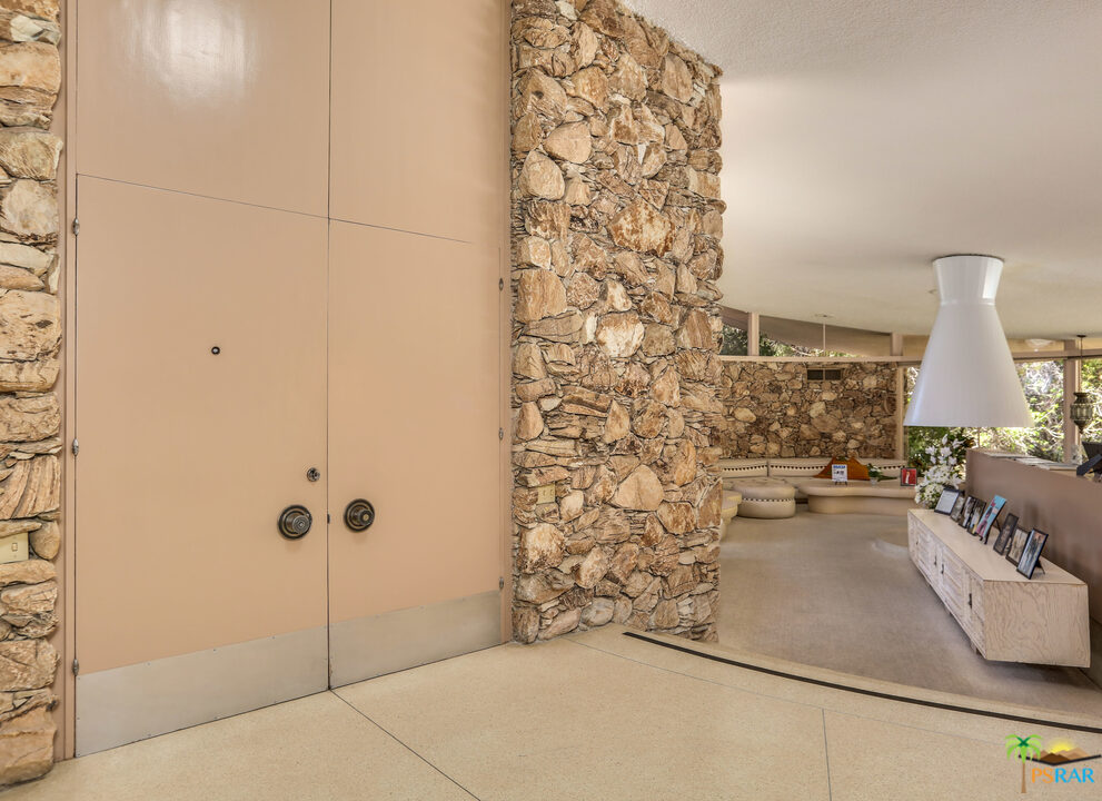 1350 Ladera Circle Palm Springs, CA 92262 - Photo 12 of 50 a view of a bathroom with tub and shower