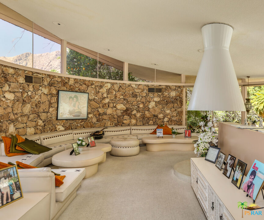 1350 Ladera Circle Palm Springs, CA 92262 - Photo 13 of 50 a room with furniture and a table