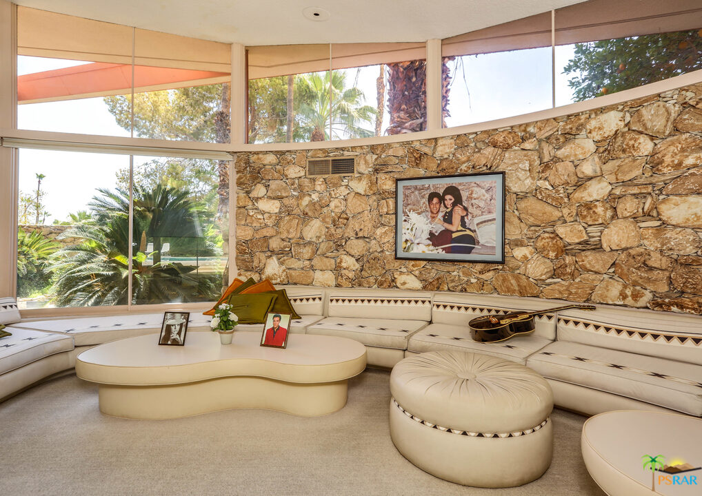 1350 Ladera Circle Palm Springs, CA 92262 - Photo 18 of 50 a bathroom with a toilet sink and mirror