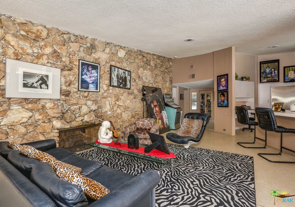 1350 Ladera Circle Palm Springs, CA 92262 - Photo 31 of 50 a living room with furniture and a table