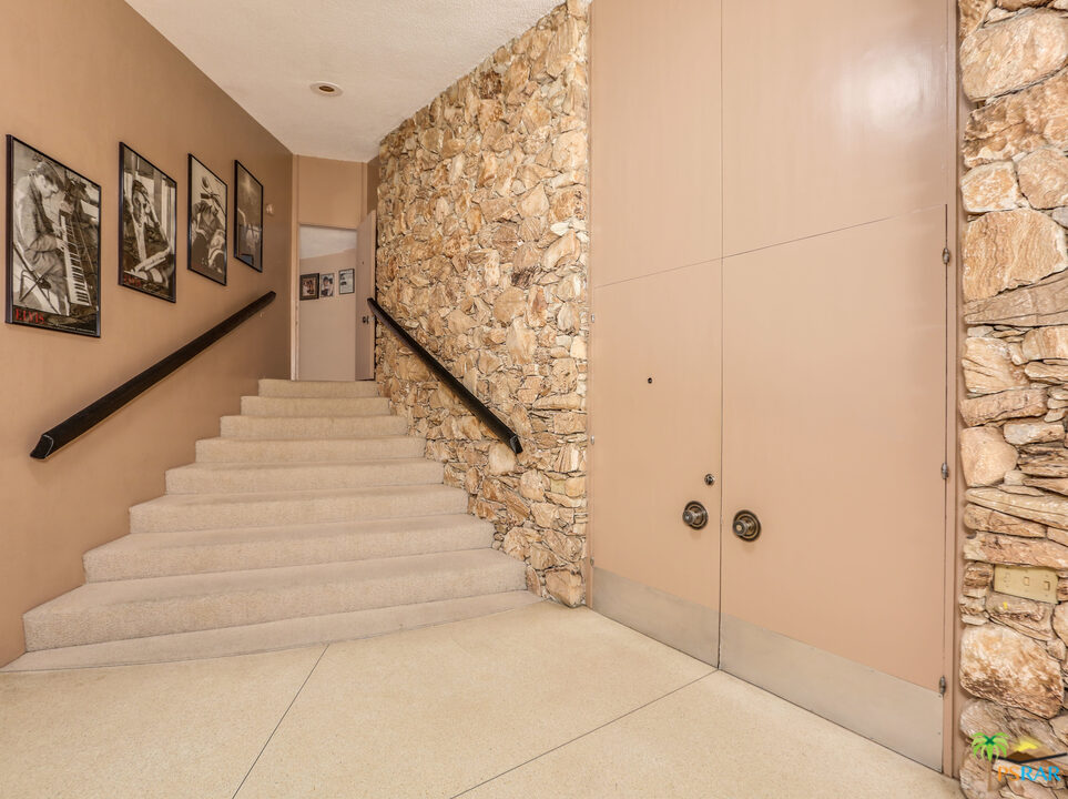 1350 Ladera Circle Palm Springs, CA 92262 - Photo 34 of 50 a view of entryway