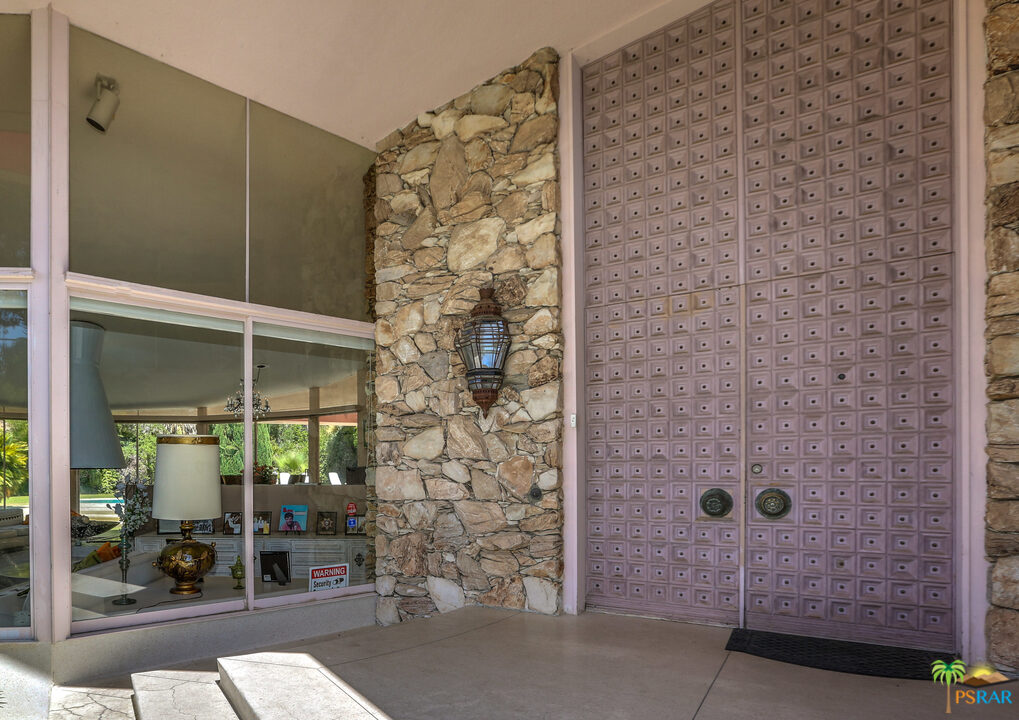 1350 Ladera Circle Palm Springs, CA 92262 - Photo 10 of 50 a bathroom with a shower