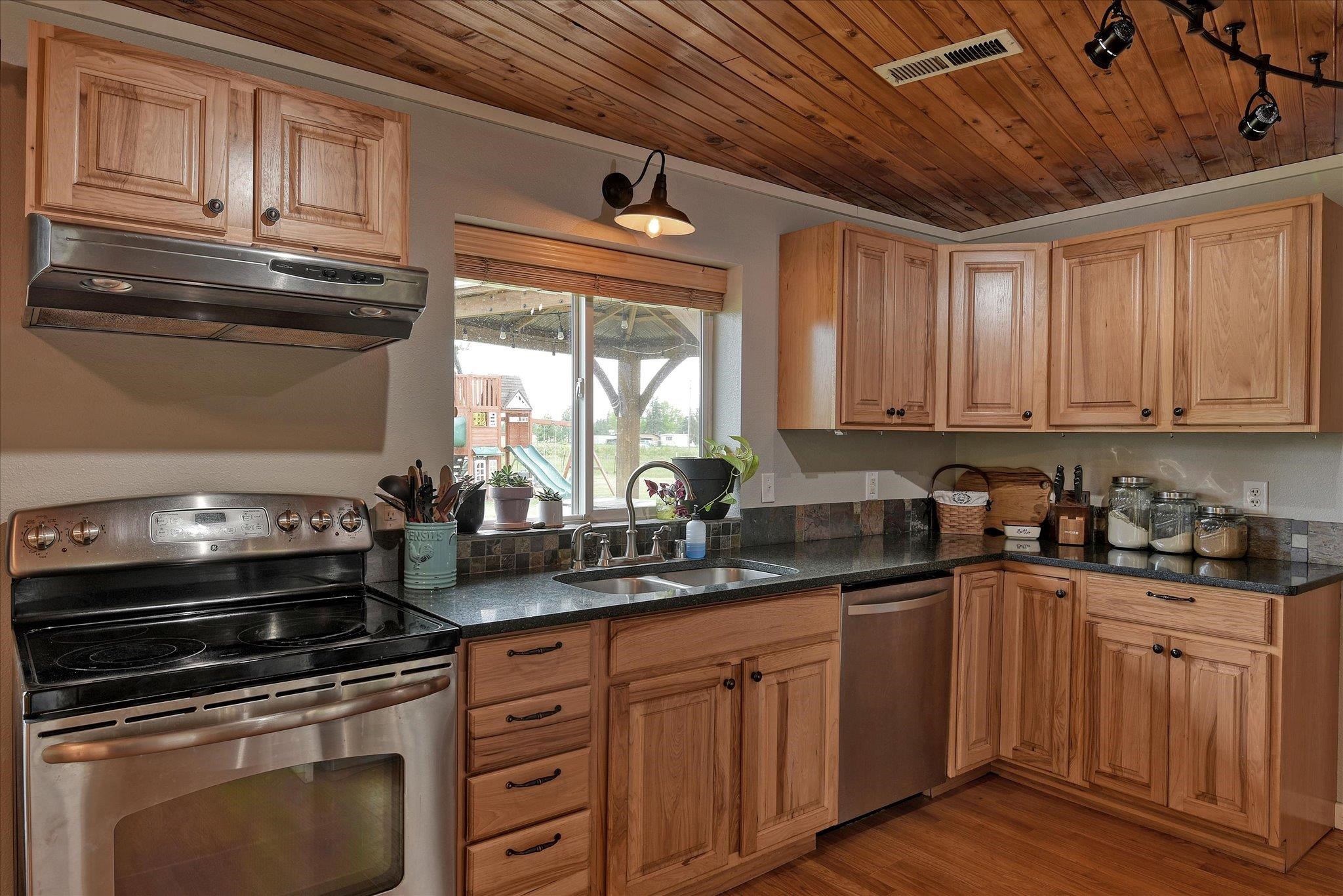 215 West Bridges Road Deer Park, WA 99006 - Photo 5 of 39 Gallery Image 5