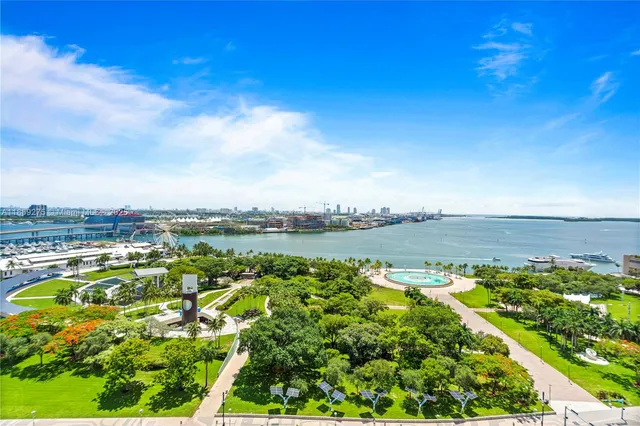 $1,075,000 | 50 Biscayne Boulevard, Unit 1902, Miami, FL 33132